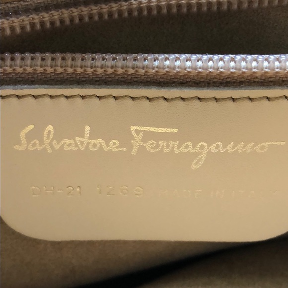 Salvatore Ferragamo classic purse - Picture 3 of 3